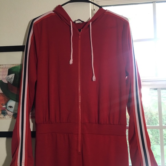 (SOLD) Fashion Nova Jumpsuit - red - Picture 4 of 6